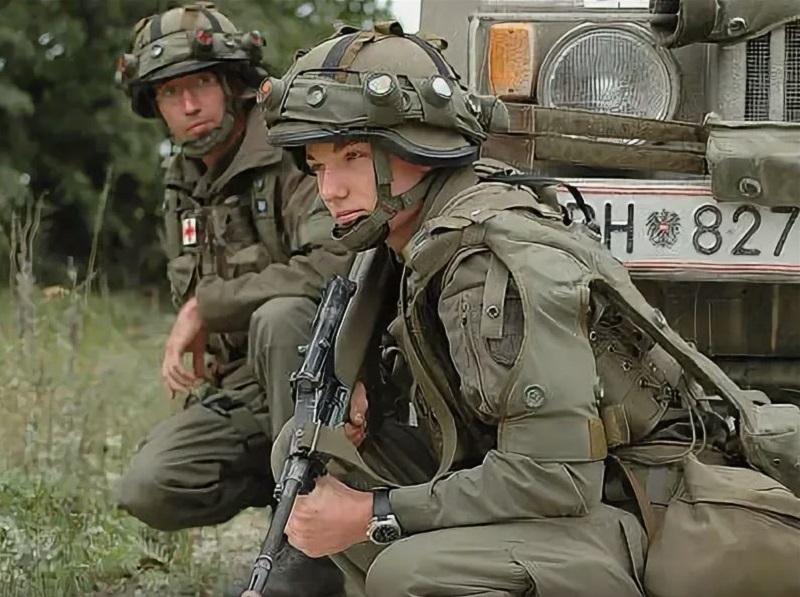 Medvedjev o nasilni priključitvi: NATO »Anschluß«*