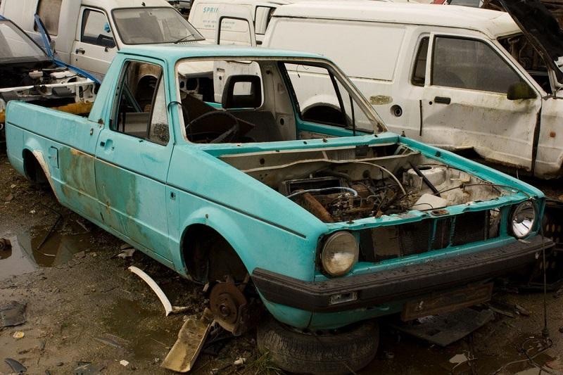 Z dajatvijo na odjavljena vozila do manj divjih odlagališč