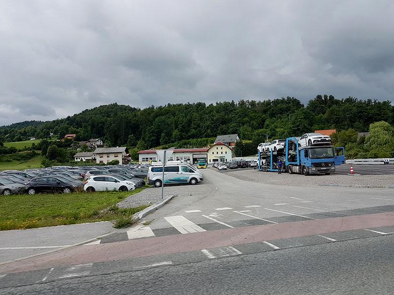 Avtomobili na travnikih: bližnjica do novega onesnaženja?