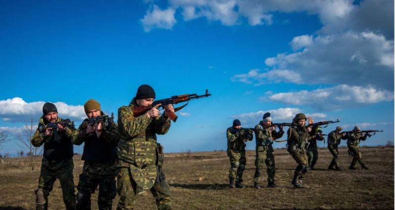 Dokument danskega veleposlaništva razkril: Neonaciste iz bataljona »Azov« NATO uril za vojno že leta 2021