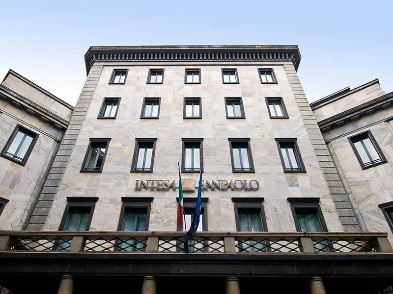 Koprska Intesa Sanpaolo lani s padcem dobička