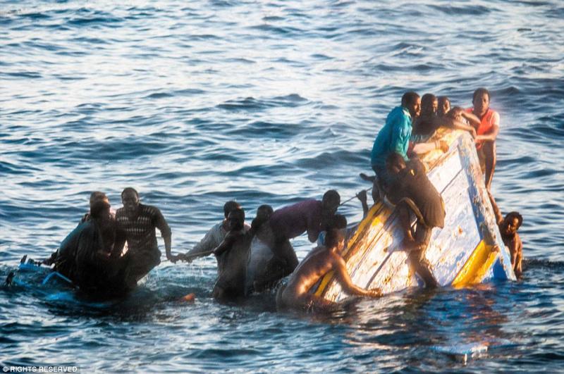 V Sredozemskem morju umrlo najmanj 30 beguncev