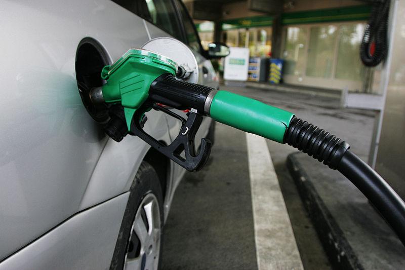 Reguliran bencin in dizel s torkom cenejša za 3,6 centa