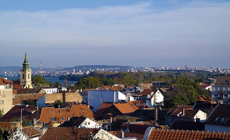 Srbska vlada z novimi slogani v spodbujanje žensk k rojevanju