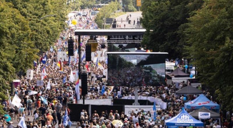 V Berlinu potekal shod za mir z Rusijo: »Mir, svoboda, resnica« (VIDEO)