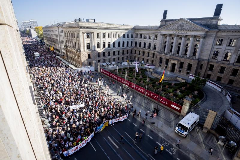 Desettisoči po evropskih mestih protestirali proti rasizmu in nacionalizmu