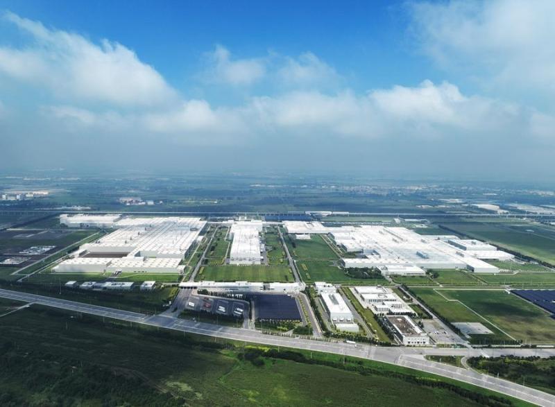 Novi Razred s kitajskimi inovacijami: BMW začenja poskusno proizvodnjo vozil Neue Klasse na Kitajskem  