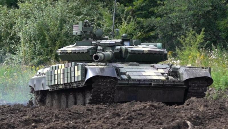 Varnost je najpomembnejša, še posebej na fronti: Ukrajinski vojak ukradel tank in se predal ruski vojski (VIDEO)