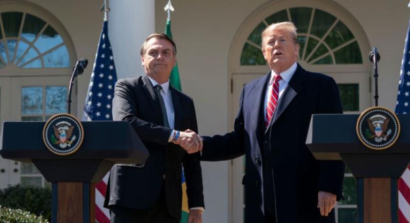Razvpiti Bolsonaro povabljen na Trumpovo inavguracijo: Ovira ga samo en problem…