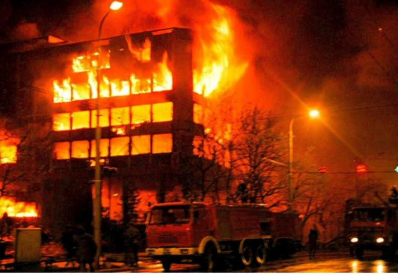Društvo novinarjev Srbije: Za bombardiranje zgradbe RTS in uboj novinarjev bi moral odgovarjati NATO