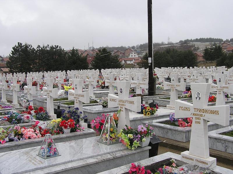 Strašen zločin, ne pa genocid: Mediji polni poročil o Srebrenici, o pobojih Srbov pa vztrajno molčijo!