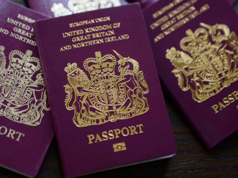 Britanski potni listi se na »črnem spletu« prodajajo za 750 funtov