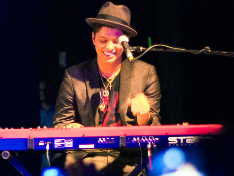 Bruno Mars z grammyji za album, ploščo in pesem leta