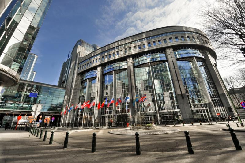 Bruselj z dvema opominoma Sloveniji zaradi direktiv o napotitvi delavcev in reviziji