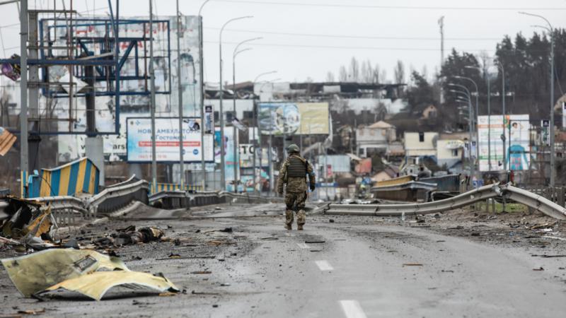 Izvajajo psihološke operacije: Rusija trdi, da je Ukrajina režirala še več primerov lažnih »ubojev civilistov«