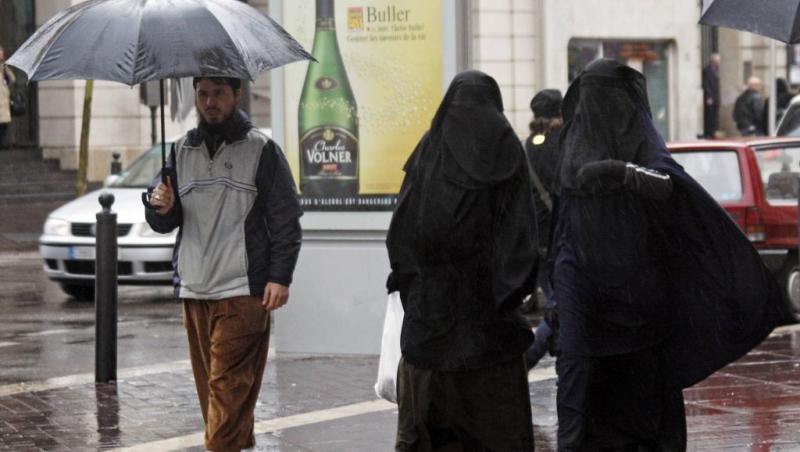 Nemški obveščevalci odkrili mrežo skrajnih islamistk