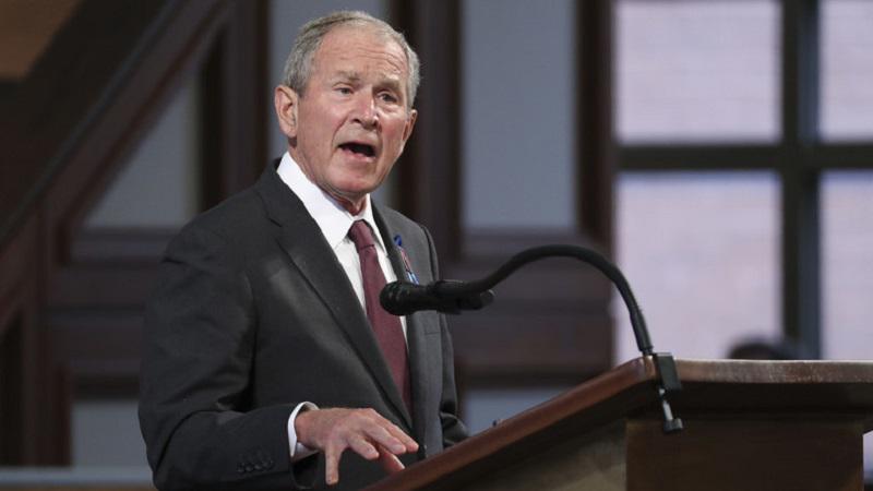»Slava Rusiji!« ZDA so glede širitve NATO pakta prevarale Moskvo, a Zelenski je kot Monica Levinsky, pravi George Bush