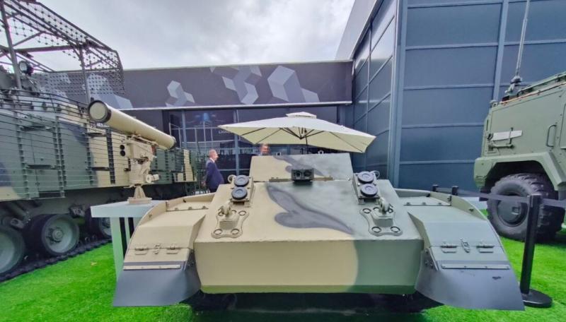 Kopenska platforma brez posadke »Karakal«: Ruski gosenični dron, ki lahko nosi raketni sistem