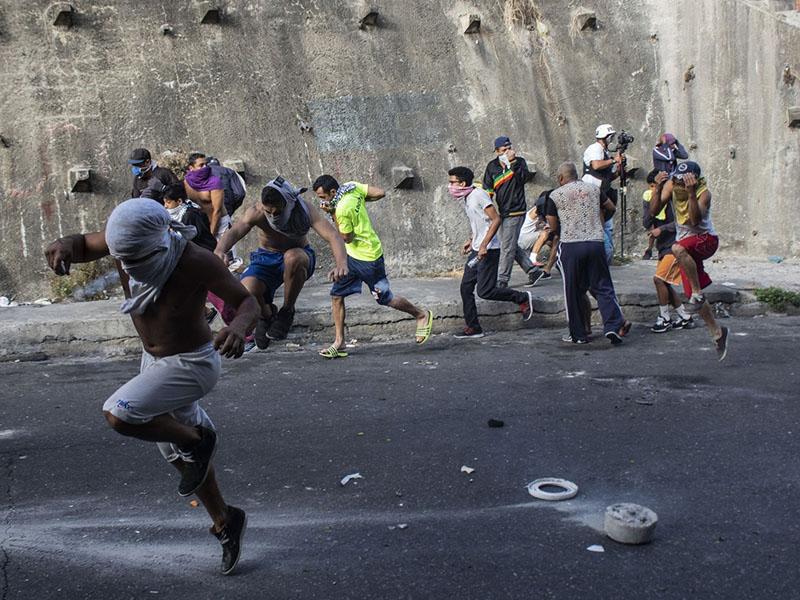 Venezuelska vojska zadušila upor nacionalne garde v Caracasu