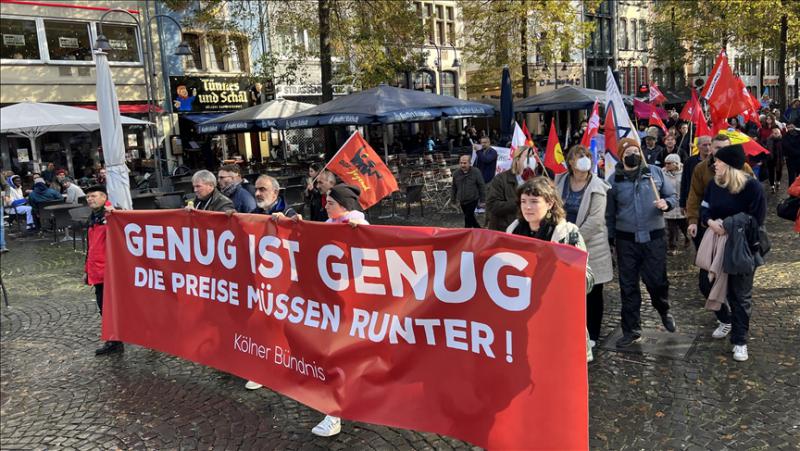»Cene morajo pasti!« V Nemčiji, Britaniji, na Nizozemskem... protesti, a v Franciji Macron že propagira novo modo!