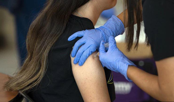 Švica nagrajuje državljane, ki druge prepričajo, da naj se cepijo