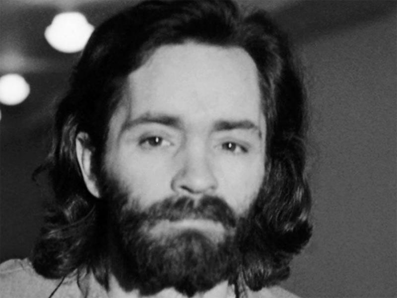 Umrl serijski morilec Charles Manson