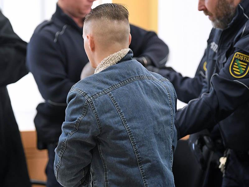 Uboj v Chemnitzu: sirski azilant obtožen, drugi sostorilec na begu, tretji še priprt