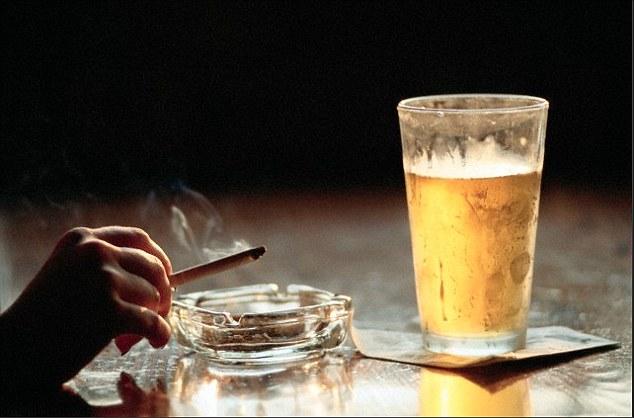 Trošarine v zadnjih desetih letih dražile alkohol in tobak