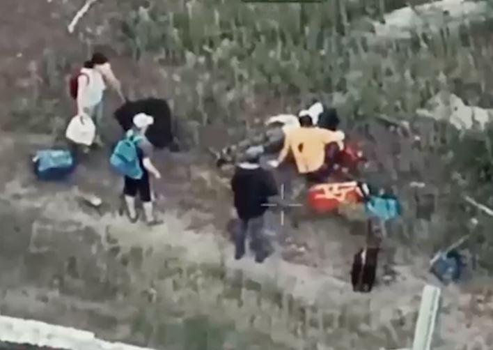 Posnet zločin: Ukrajinski dron med evakuacijo v DNR ubil mater in hčer! (Video)