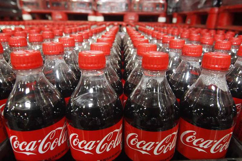 Četrtletni dobiček Coca Cole navzdol, cena delnice navzgor