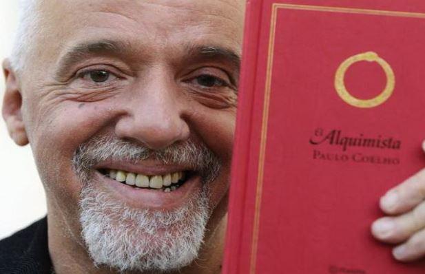 »Prosim, tisočkrat moledujem ...«: slavni pisatelj Paulo Coelho se opravičuje zaradi Bolsonara