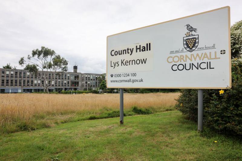 Britanska vlada 100 milijonov funtov EU za Cornwall nadomestila z enim, nato pa popustila