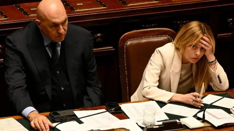 Melonijeva v laseh z obrambnim ministrom: Kako Italijanom povedati, da je denar za orožje, za račune pa ne