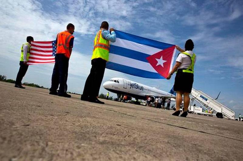 Na Kubi prvič po več kot 50 letih pristalo komercialno letalo iz ZDA