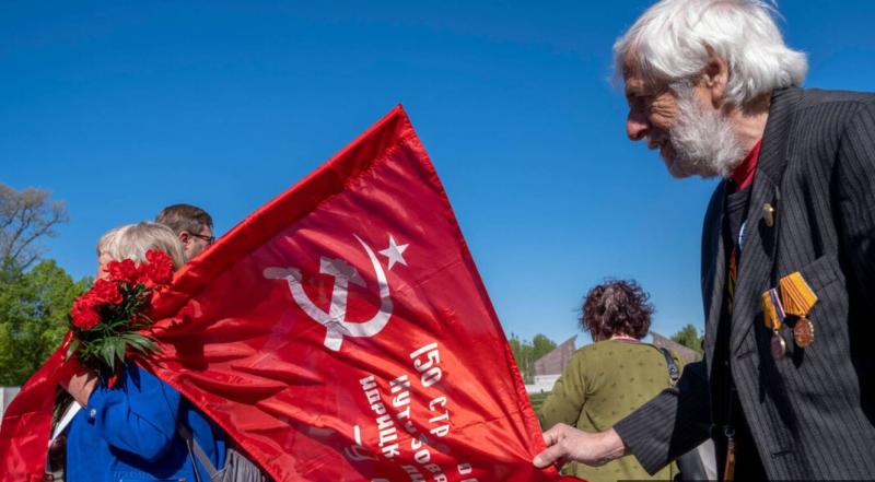 Moskva obsodila prepoved ruskih simbolov v Berlinu ob Dnevu zmage: »Ne izmišljujte si zgodovine!«