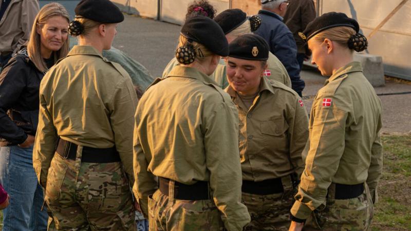 NATO država kliče ženske na pomoč: Rekrutiranje pod pretvezo enakosti spolov