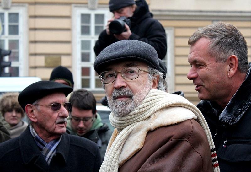 Del intelektualcev poziva k oblikovanju levosredinske koalicije