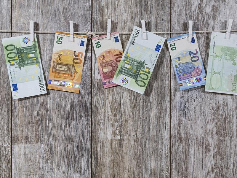 Handelsblatt: Evropski uniji hitro zmanjkuje denarja
