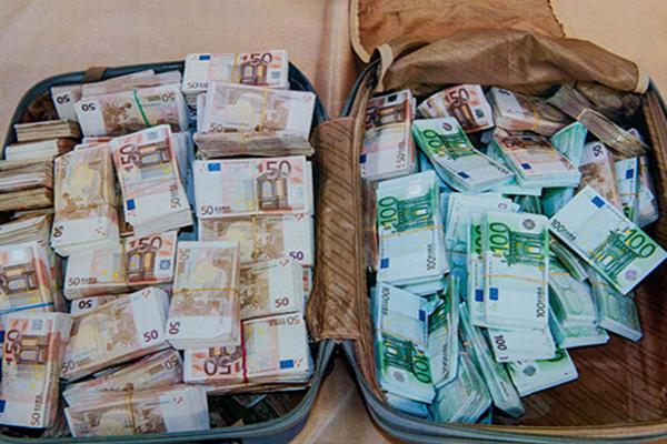 V Italiji zasegli za 28 milijonov evrov ponarejenih bankovcev