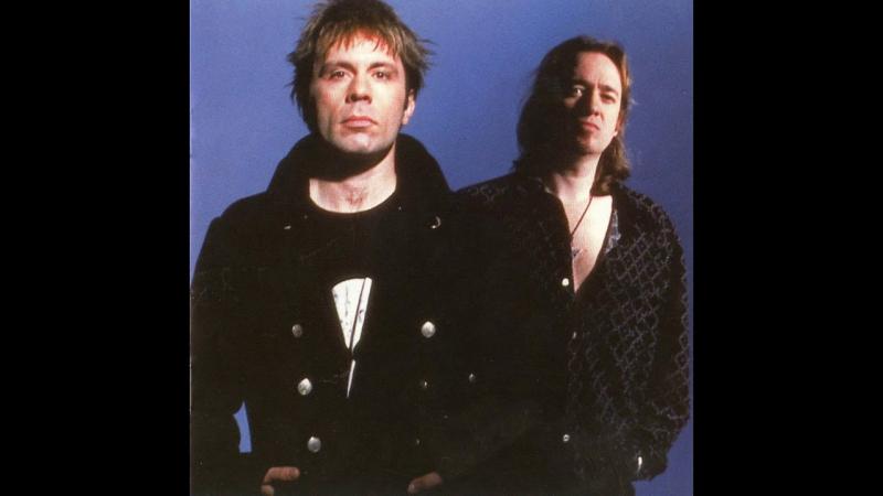 Pevec skupine Iron Maiden Bruce Dickinson bo izdal avtobiografijo