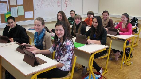 Šolarji za 11 dni postavljajo torbe v kot