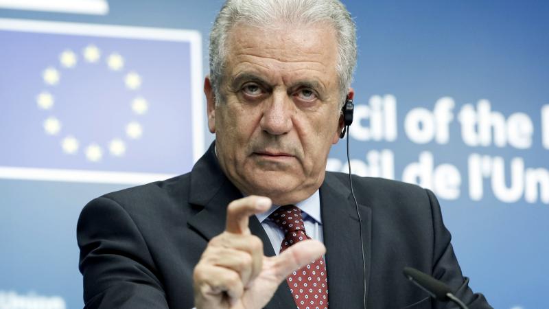 Avramopulos v Sloveniji pojasnjeval reformo schengenskih pravil