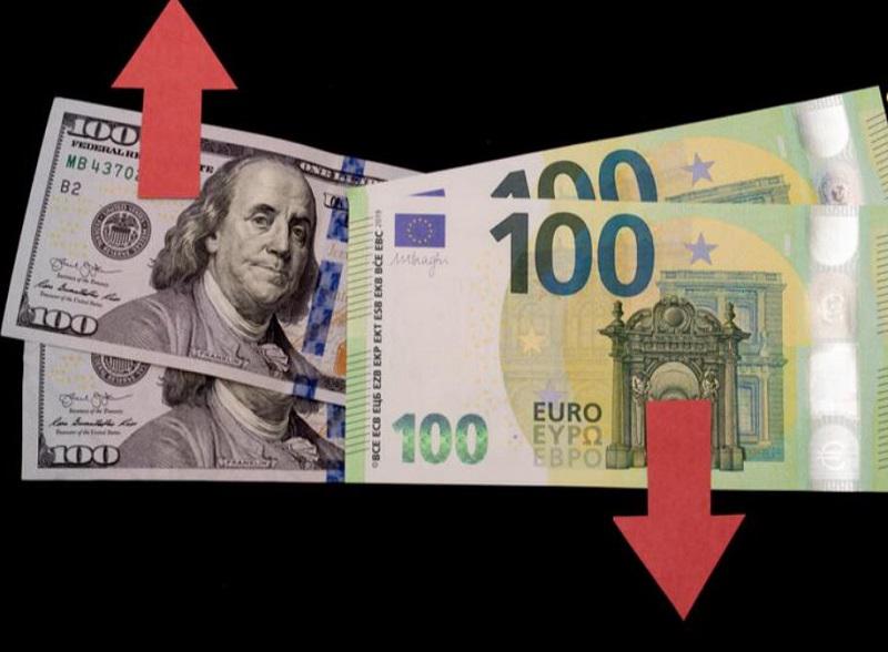 Evro strmoglavil na najnižjo vrednost v 20 letih, vreden je že manj od dolarja!