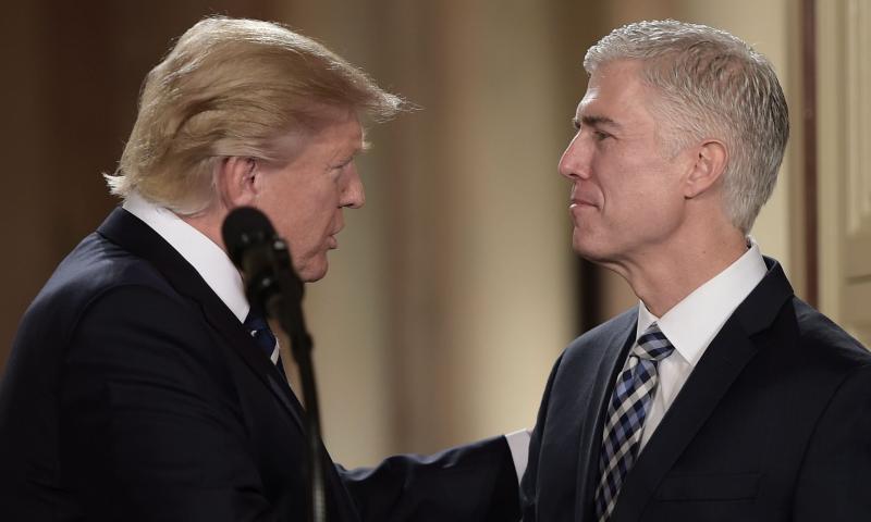 Trump na vrhovno sodišče imenoval konservativnega sodnika Neila Gorsucha