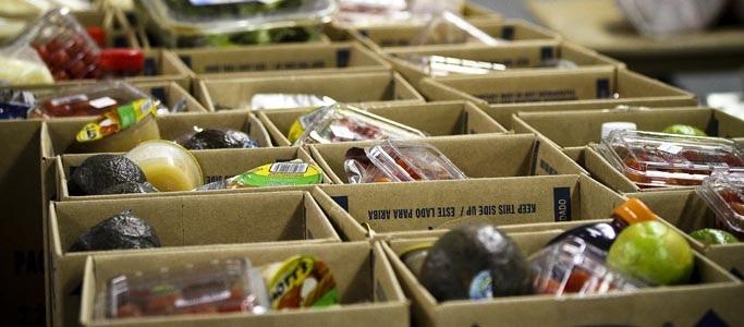 Prostovoljci Rdečega križa in Karitas bodo v izbranih prodajalnah zbirali hrano za pomoči potrebne