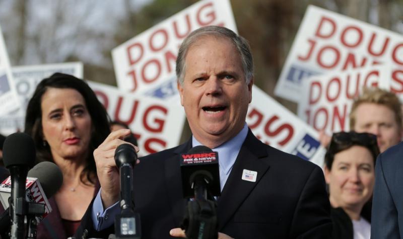 V ZDA so se kongresni republikanci po volilnem porazu v Alabami osredotočili na davčno reformo