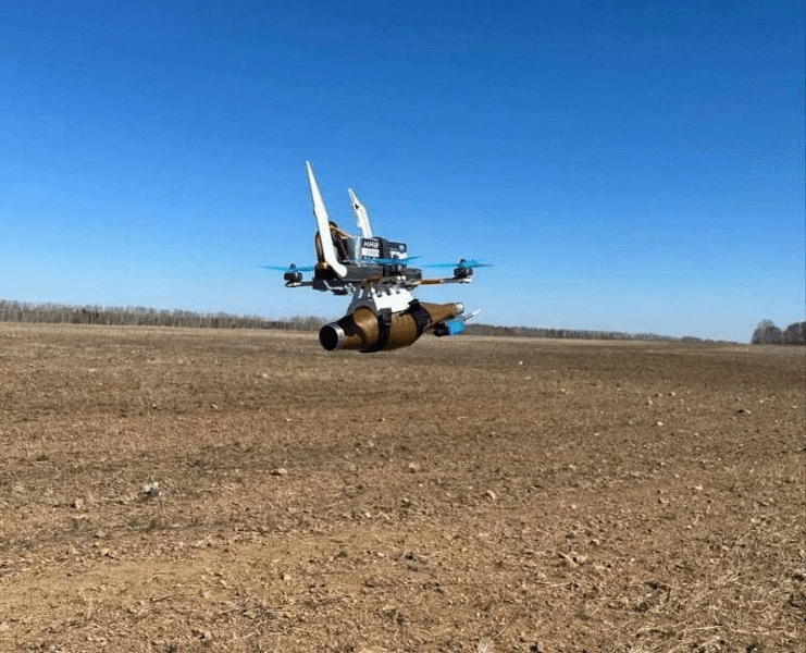 Ruski vojak prikazal presenetljivo uporabo novega, »visokotehnološkega« sredstva za boj proti dronom!