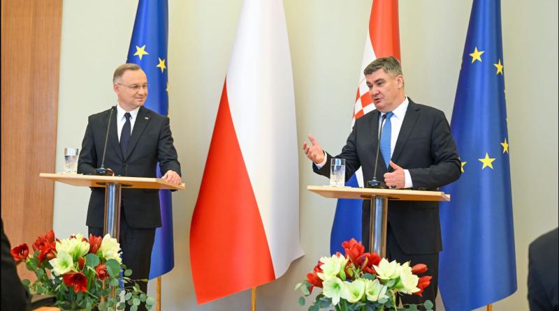 Hrvaški in poljski predsednik izključujeta napotitev vojakov obeh držav v Ukrajino: »Potrebujemo več samostojnosti!«