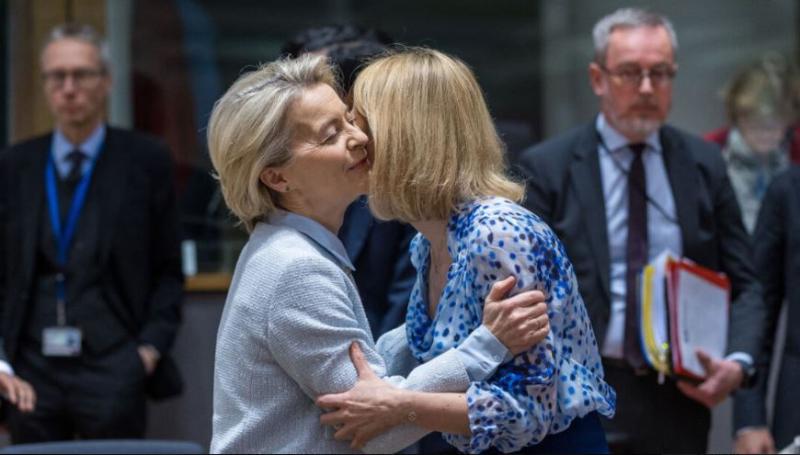 Sizifovo delo: Ursula in Kaja gradita nove sankcije proti Rusiji, hkrati pa jemljeta tistim, ki so pomagali Ukrajini...