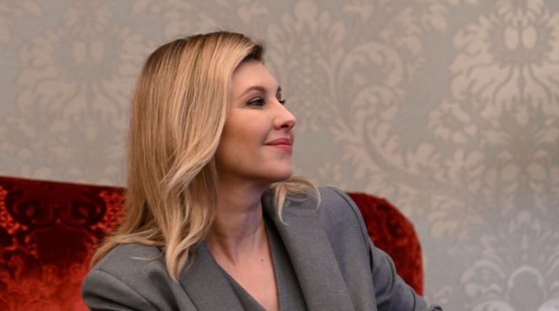 »Nevesta po naročilu Elena Zelenska«: Kako je ameriška avtorica ljubezenskih romanov razjezila ukrajinske blogerje